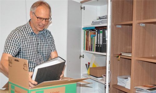 Die letzten Kartons sind gepackt. Gemeindereferent Michael Wagner hat sein Büro im Pfarramt geräumt. Bald geht es in den Urlaub, danach ins Ordinariat, wo er eine neue Stelle als liturgischer Fachreferent übernimmt.Foto  Grundner