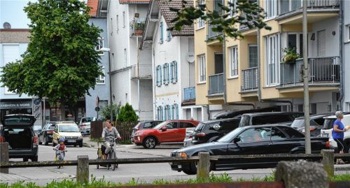 Die Schuhmannstraße in Kolbermoor. Dort wurde vor 20 Jahren ein Mann vor der Cubana-Bar erschlagen. Der Fall sorgte bundesweit für Schlagzeilen. Das Lokal wurde längst abgerissen und machte für ein Wohnhaus Platz. Foto simeth