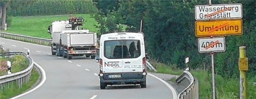 Die Staatstraße Wasserburg-Griesstätt-Vogtareuth-Schloßberg, zweite große Nord/Süd-Verbindung im Landkreis ist ab kommendem Montag bis Freitag gesperrt, wie die B15 auf der anderen Innseite auch. Foto Hampel