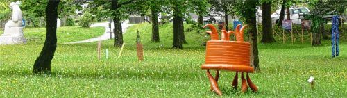Ein Blick in den Skulpturenpark. Die Werke sind bis Anfang November dort zu sehen. Foto Hoffmann