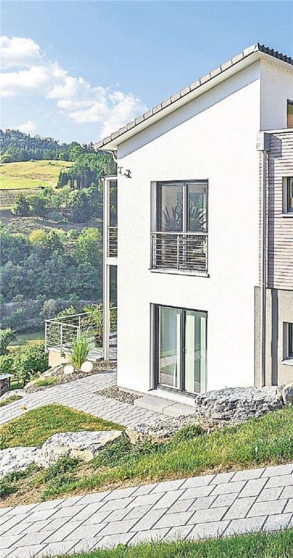 Ein Hausbau am Hang erfordert gute Vorbereitungen und eventuell auch ein geologisches Gutachten. Foto Beilharz haus/dpa