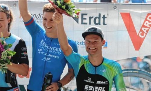 Frederic Funk (links) gewann in Viernheim über die Kurzdistanz. Julian Erhardt (rechts) wurde Dritter und sicherte sich die Gesamtwertung des BASF-Triathlon-Cups. Foto Erhardt