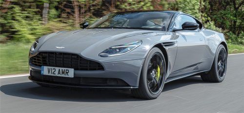 Geschmeidiges Design des Aston Martin DB 11 AMR mit flacher Bauweise und breiter werdenden Proportionen Richtung Heck. Foto Aston Martin