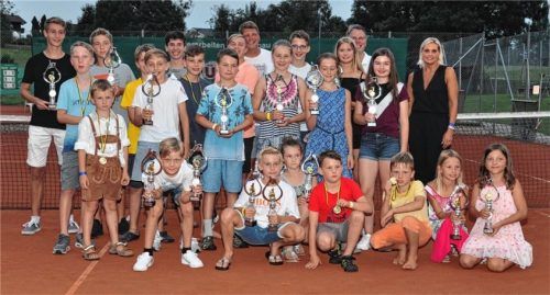 Glücklich über ihre Trophäen: die Sieger der Panger Vereinsmeisterschaft.Foto  re