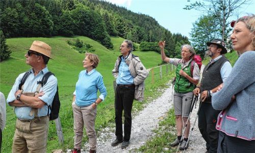 Im vergangenen Jahr überzeugte sich Regierungspräsidentin Maria Els (Zweite von links) von der Qualität der Arbeit auf den Almen.Foto Rehberg