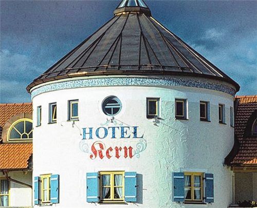 Kein Platz in dieser Herberge für Karl Gruber? Doch, sagt der Chef, aber nicht zur gewünschten Zeit. Fotos re