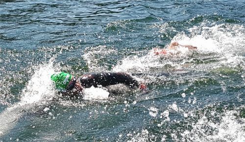 Mirko Gebert vom TSV 1860 Rosenheim kam beim Wettschwimmen im Hechtsee unter die Top Ten. Foto Nowotny