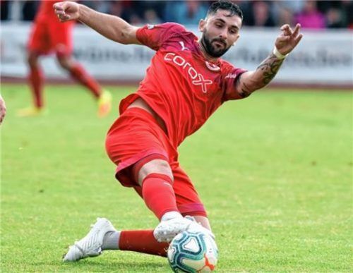 Mit viel Einsatz wollen Linor Shabani und die Sechziger gegen Heimstetten einen Heimsieg landen. Foto  Ziegler