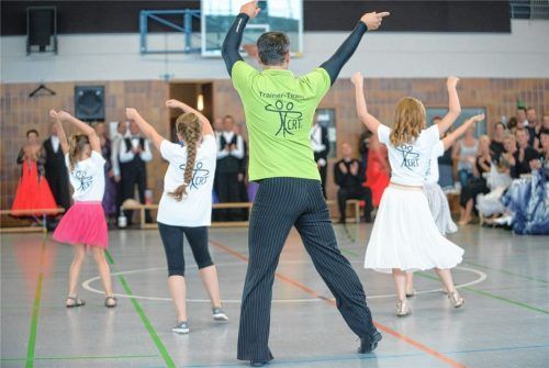 Mitglieder des Clubs des Rosenheimer Tanzsports in Aktion. Foto re