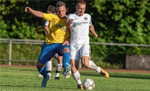 SG-Stürmer Sebastian Pichlmeier (rechts) erzielte für die SGRRG in Aschheim den Siegtreffer. Foto  Wimmer