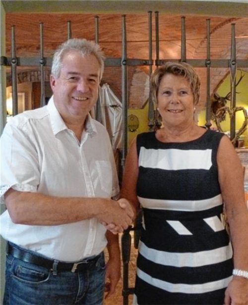 Sie will in Halfing Bürgermeisterin werden: Regina Braun mit Amtsinhaber Peter Böck.Foto  re