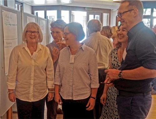 Skizzierten gemeinsam die Themen der geplanten Workshops (von links): die Projektverantwortliche Monika Kotzi, Michaela Firmkäs, Dr. Henriette Holz, Stephanie Steiner (alle KulturKonzept GbR) und Dr. Stefan Kley (Landesstelle für nichtstaatliche Museen).Foto Landratsamt Traunstein