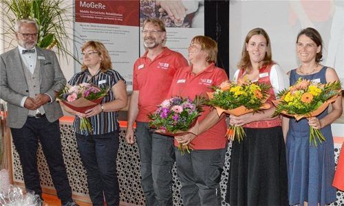 „So viel Begeisterung habe ich in einem Team selten erlebt“, sagt der Vorstand über die MoGeRe-Gruppe um Chefarzt Dr.Martin Weiner und Therapie-Chefin Madeleine Zeitler (von links). Fotos Ammelburger