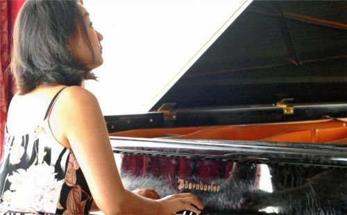 Tief versenkt sich Karin Kei Nagano in Schuberts Musik. Foto Janka