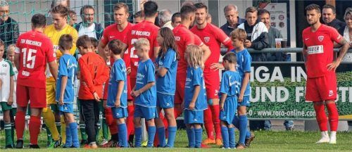 Vorfreude und gespannte Erwartung beim TSV Buchbach vor dem Frühschoppenspiel am Sonntag um 11 Uhr gegen Türkgücü München.Foto Buchholz
