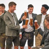 Teure Beine in neuem Leder