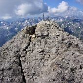 Gespanntes Warten auf den Felssturz