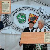 Die Rebellendörfer verbrüdern sich