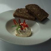 Heute: Körnerbombe mit Chilicreme & Kaffeelikör mit „Canelés de bordeaux“