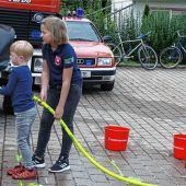 Zielspritzen für die Kinder beim Grillfest der Feuerwehr
