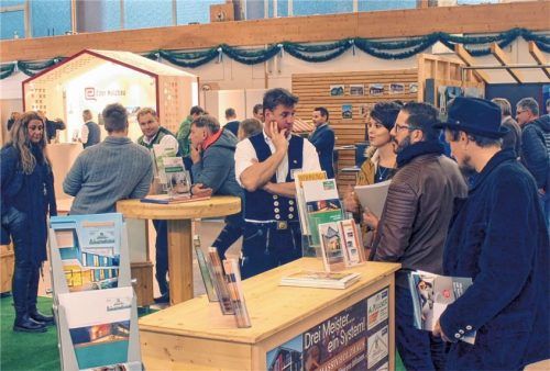 Am Wochenende vom 16. und 17. November können sich Interessierte wieder rund ums Thema Holzbau auf der Messe in der Inntalhalle informieren. Foto re