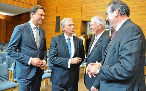 Bayerns Justizminister Georg Eisenreich, der scheidende Landgerichtspräsident Dr. Rupert Stadler, sein Nachfolger Professor Dr. Ludwig Kroiß und der Präsident des Bayerischen Verfassungsgerichtshofs Peter Küspert. Foto Kretzmer