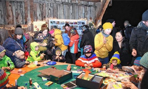 Beim Fuiznpunsch in Nicklheim übernahm der Verein „Inntalhilfe“ die Kinderbetreuung und füllte die Vereinskasse auf. Foto Ruprecht