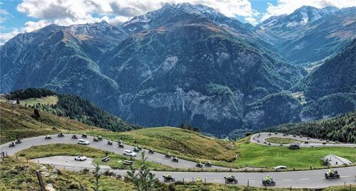 Polizeibeamte aus 14 Ländern nahmen Mitte September am Motorrad-Fahrertraining auf der Großglockner-Hochalpenstraße teil. Hier stürzte Polizeipräsident Robert Kopp und fällt seitdem aus.Fotos Landesverkehrsabteilung Salzburg/Michael Schlaiten