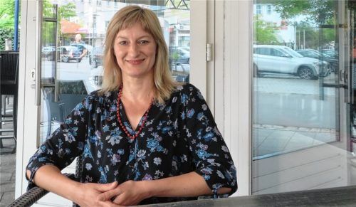 Bianca Bachmann hat in Mühldorf und Waldkraiburg gelebt, jetzt tourt sie mit der Couplet AG durch Bayern und Österreich. Foto  Rath