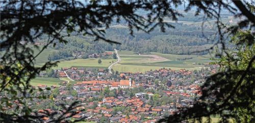 Blick auf Aschau: Der Ort erfüllt weiterhin die Bedingungen, die an einen Luftkurort gestellt werden.Foto rehberg