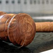 Hohe Geldstrafe für Schuldirektor