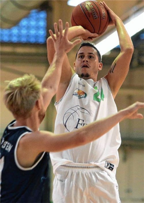 Denis Nimphius und Bad Aiblings Regionalliga-Basketballer starten auswärts in die neue Saison.Foto Fehrmann