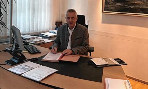 Der Einsatz für das Gemeinwohl lohnt – so die positive Bilanz von Bürgermeister Josef Häusler. Nach zwölf Jahren tritt er nicht mehr zur Wahl an.Foto Kirchner