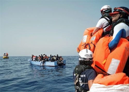 Die evangelische Kirche will sich an der Seenotrettung im Mittelmeer mit einem eigenen Schiff beteiligen. Foto dpa