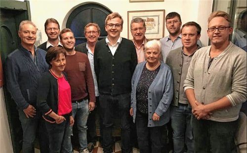 Die Gründungsmitglieder der Unabhängigen Neubeurer (von links): Alexander Schopf, Christian Wiesböck, Maria Schneebichler, Markus Leitner junior, Dieter Kannengießer, Christoph Schneider, Reiner Schulz, Hildegard Eutermoser, Peter Bichler, Georg Spatzier und Johannes Mayer.Foto kannengießer