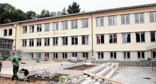Die Inntal-Schule in Brannenburg soll generalsaniert werden. Wie hoch die Kosten hierfür sind, steht derzeit noch nicht fest.Foto Reisner