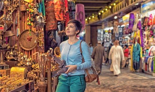 Die klassischen Märkte, Souks genannt, vermitteln ein Flair wie in 1001 Nacht – mit einem großen Angebot an Weihrauch, Gewürzen, Kleidung und Handwerkskunst. Fotos djd/Sultanate of Oman