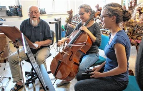 Die Mühldorfer Sommerakademie hält ein breites Meisterkursangebot für den talentierten Musikernachwuchs bereit. Ausgewählte Schüler spielen am 6. September im Zangberger Ahnensaal vor.Foto Archiv/Hirschberger