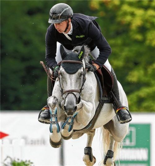 Felix Haßmann und sein Pferd Brazonado holten sich in der CSI-2*-Prüfung am Freitag den Sieg.Foto Weitz