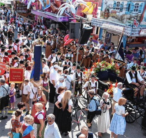 Groß war der Andrang der Besucher auf dem Rosenheimer Herbstfest. Foto schlecker