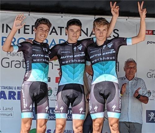 Gruß vom Stockerl: Die Auto-Eder-Bayern-Fahrer Laurin von Stetten, Sven Zurawski und Linus Rosner (von links).