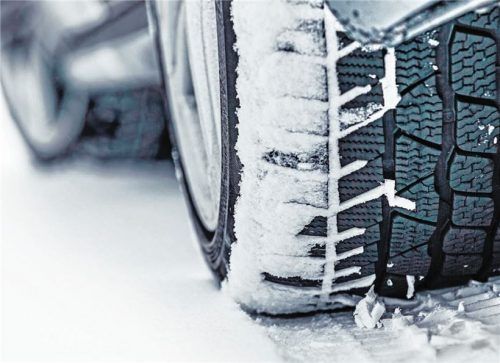 Gute Winterreifen sorgen bei Schnee und Glatteis für Sicherheit.Foto Ampnet