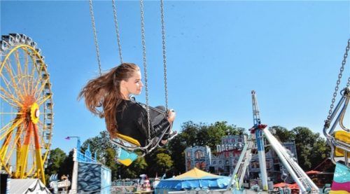 Herbstfest-Klassiker: Entspannt die Beine baumeln lassen kann man mit dem Wellenflug.