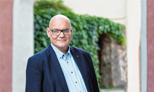 Hubert Lingweiler ist seit 2016 Gemeinderat in Neubeuern. Nun will er gemeinsamer Bürgermeisterkandidat der Grünen und der SPD werden. Foto re