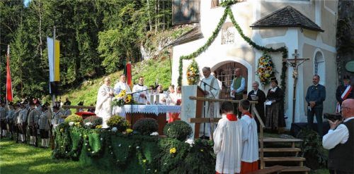 Idylle im Wald, Unruhe im Herzen – Antworten auf die Frage nach Schuld und Vergebung versuchte Abt Petrus Höhensteiger in seiner Predigt zu geben.