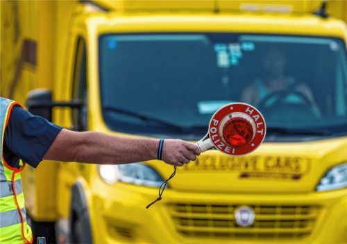 Immer häufiger wird kontrolliert: Bei Nichtvorlage der A1-Bescheinigung drohen erhebliche Bußgelder von 1000 bis 3000 Euro“, weiß Europa-Referentin Petra Henke von der IHK München und Oberbayern.Foto dpa