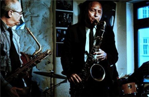 In die nächste Saison startet das Jazzlokal Le Pirate in Rosenheim. Im Bild die Saxofonisten Gary Smulyan und Ralph Moore, die demnächst zu Gast sind. Foto re