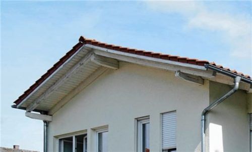 In dieser Gemeinschaftsunterkunft in der Garser Augustinerstraße wurde am Donnerstagabend eine 28-jährige Nigerianerin angegriffen und verletzt. Foto Münch