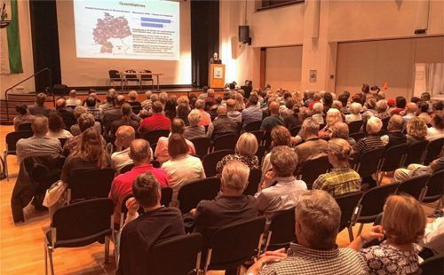 Knapp 300 Bürger folgten der Einladung der Bürgerinitiative zur Informationsveranstaltung.Fotos maier/riediger