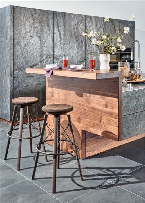 Kommunikative Tresenplätze.Foto djd/TopaTeam/Zeyko